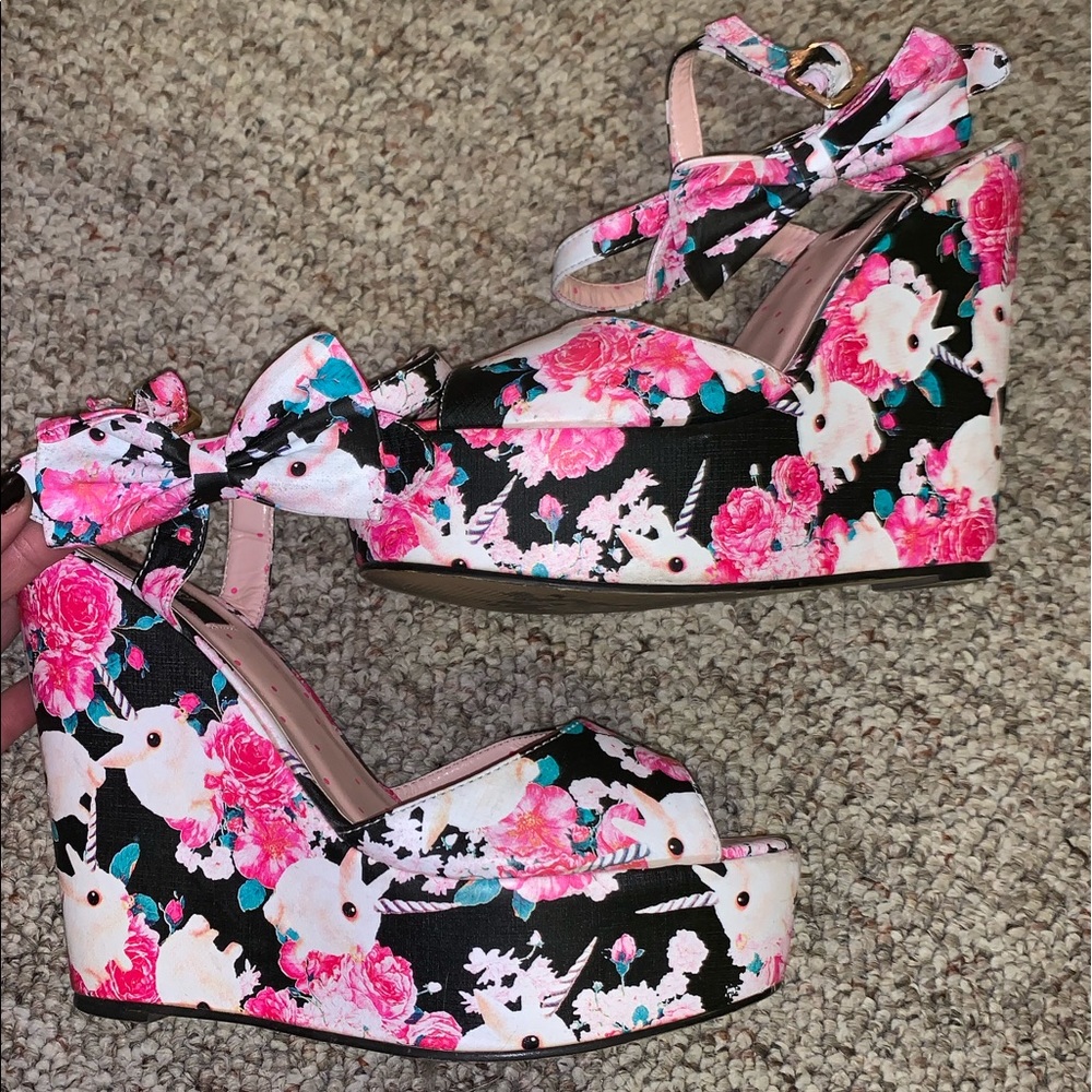 Iron fist buns and roses wedge